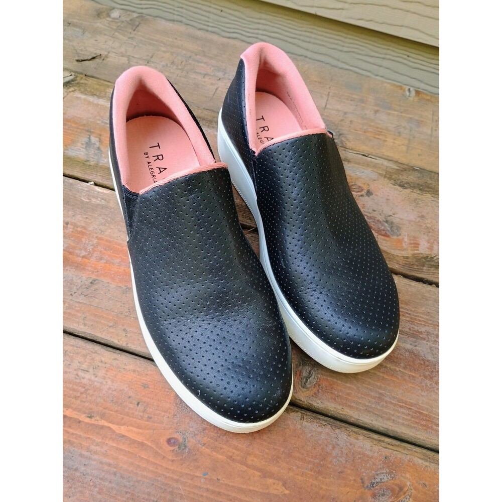 TRAQ By Alegria On-Q Black Leather Dusty Pink Slip On Sneaker Comfort Shoe Sz 40